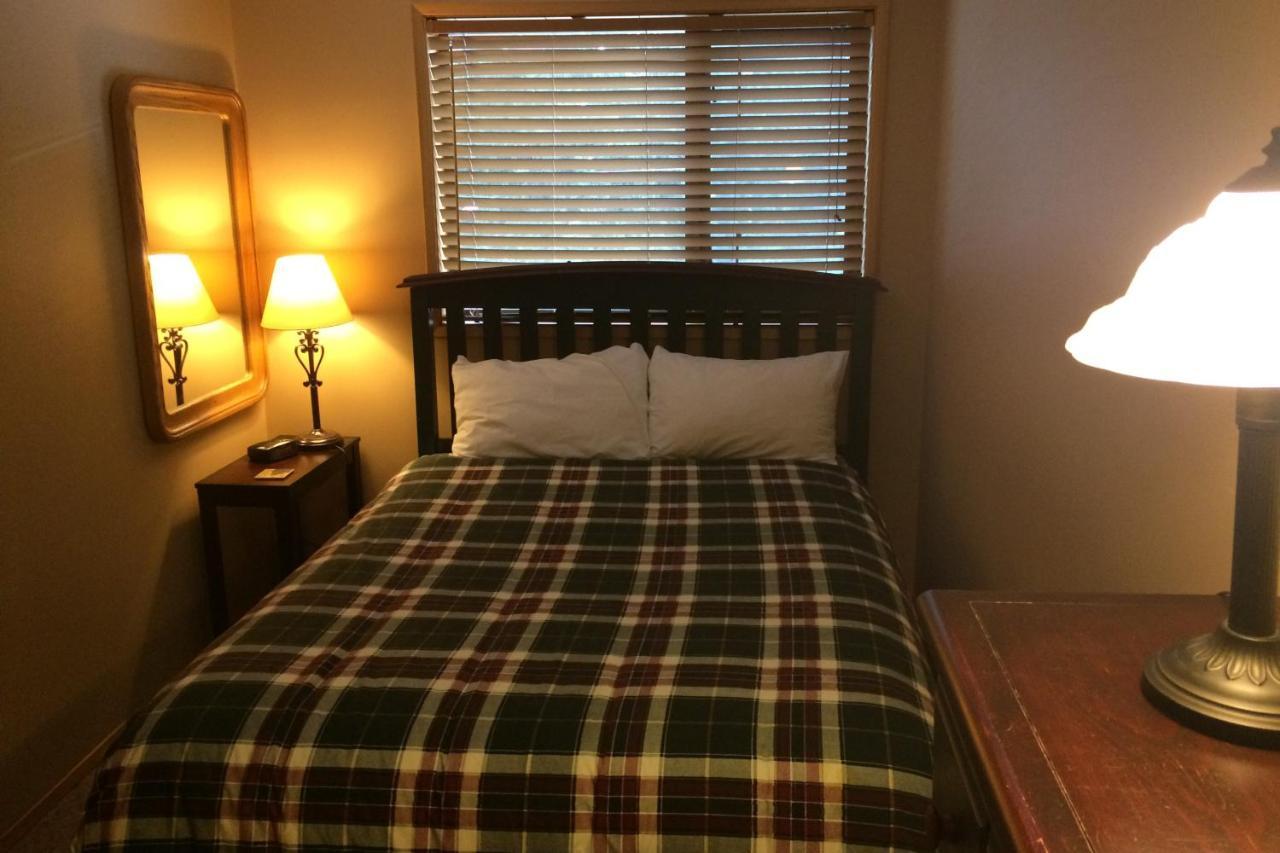 The Griz Inn By Park Vacation Management Fernie Dış mekan fotoğraf