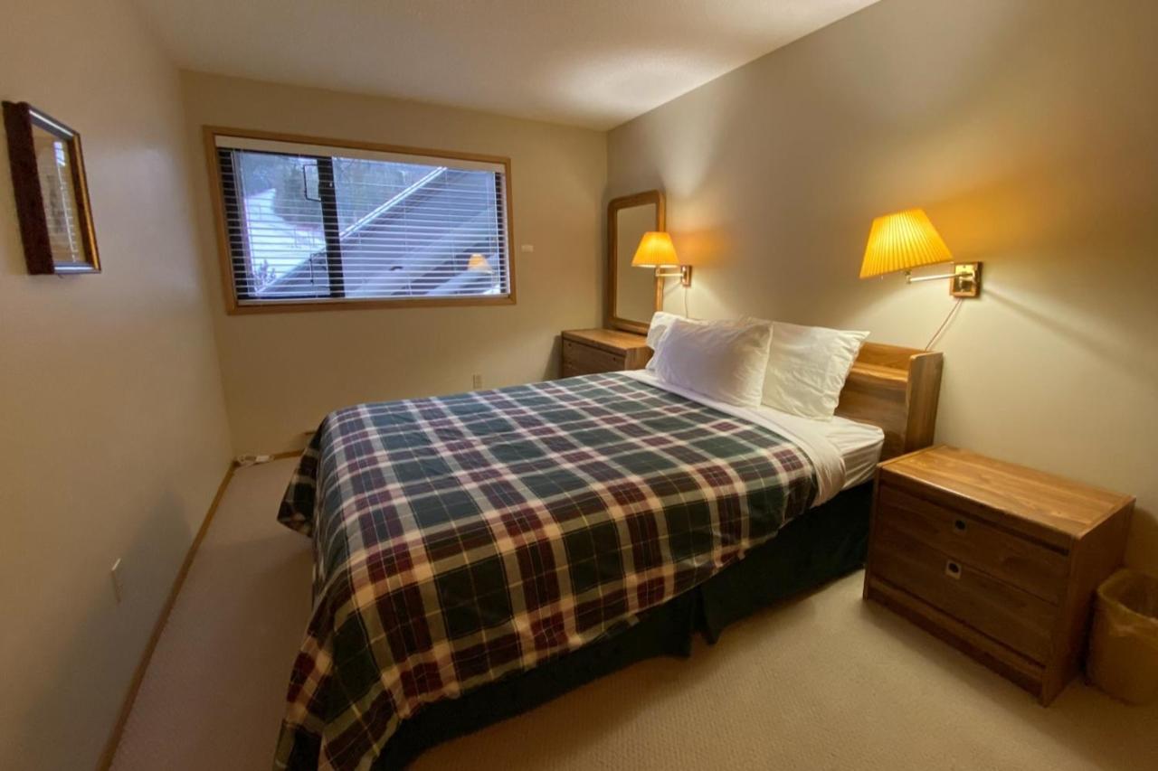 The Griz Inn By Park Vacation Management Fernie Dış mekan fotoğraf