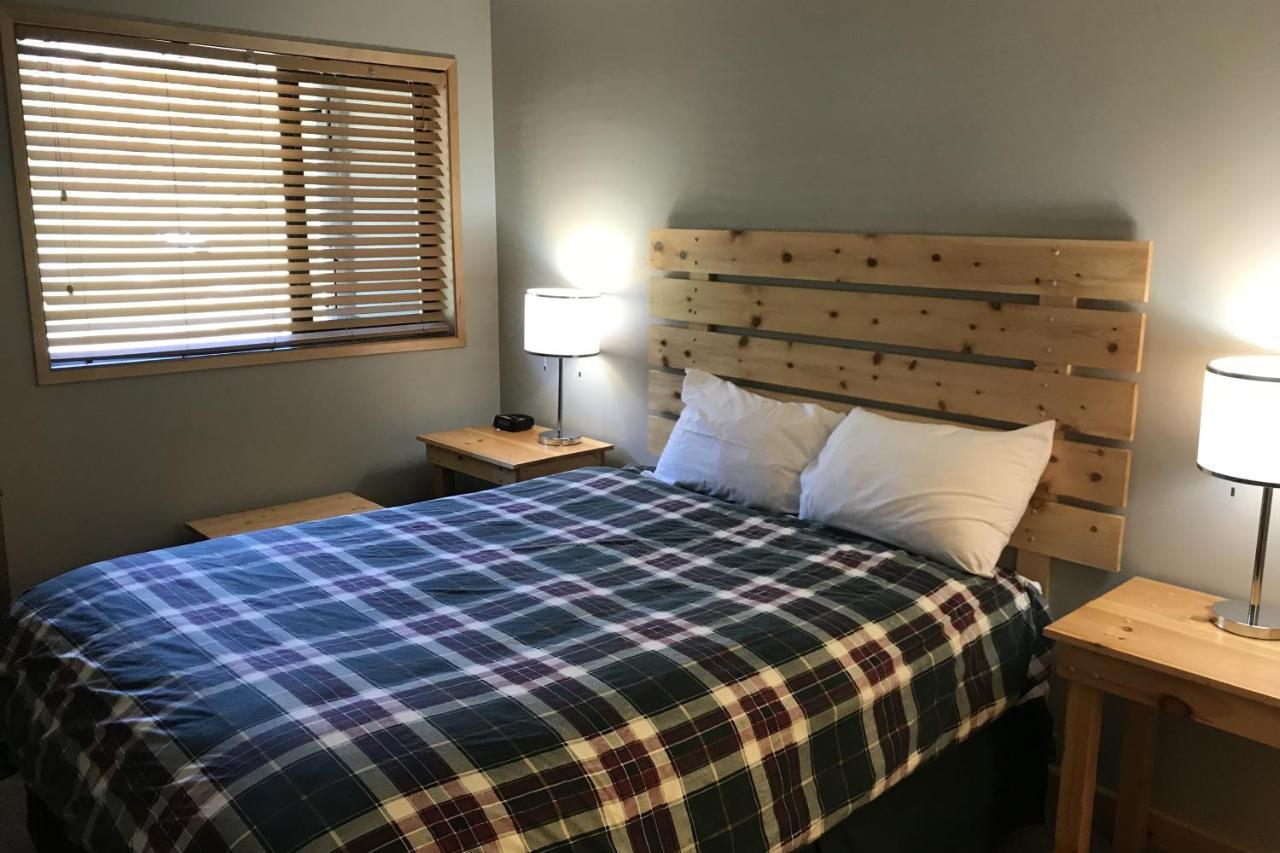 The Griz Inn By Park Vacation Management Fernie Dış mekan fotoğraf