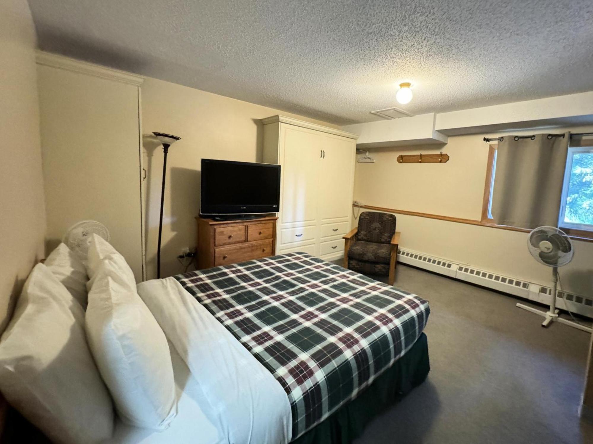The Griz Inn By Park Vacation Management Fernie Dış mekan fotoğraf